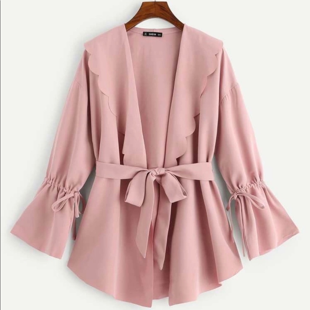 NWT Scalloped Bell Sleeve Size XL 12
